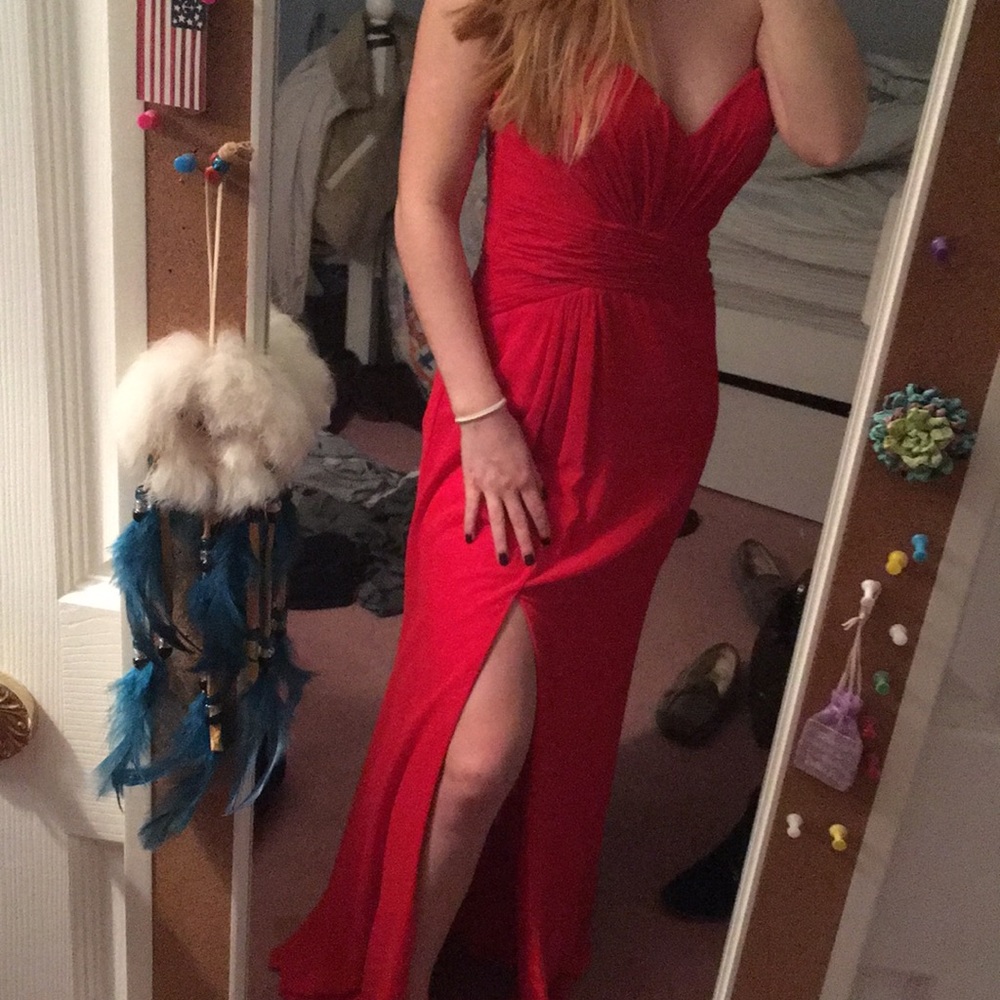 Red Prom dress - Picture 4 of 5